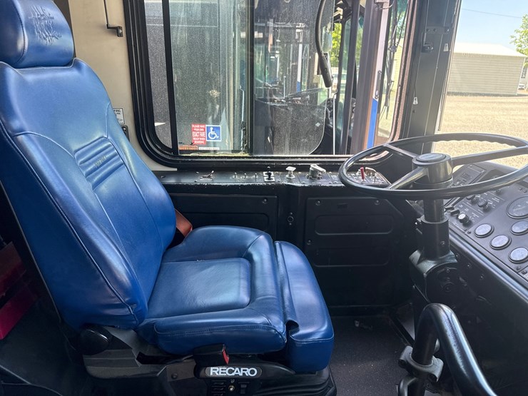 2012-gillig-low-floor-image-26