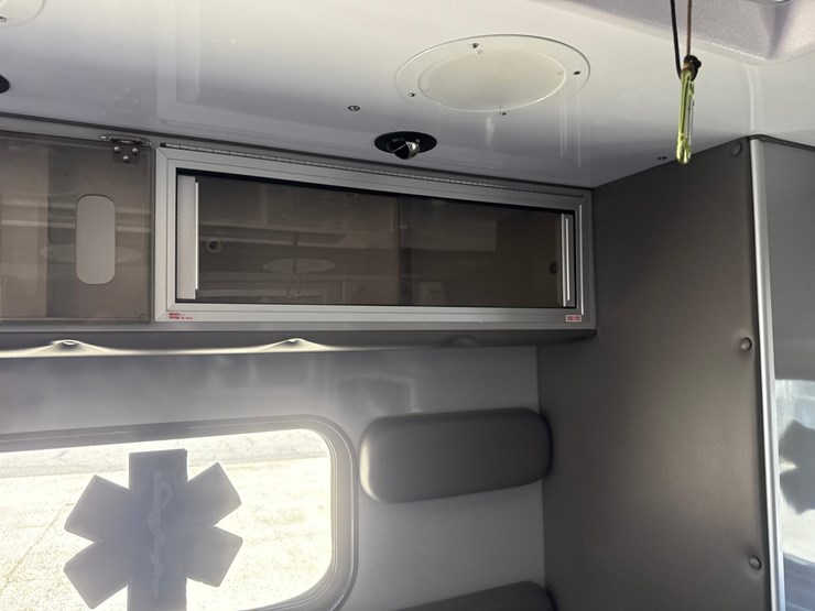 #9-•-2017-chevrolet-ambulance-4500-image-46