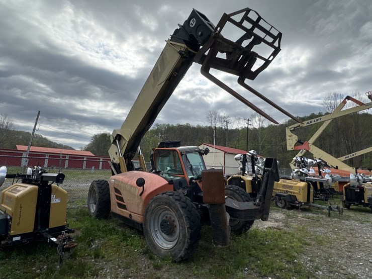 2012-jlg-g12-55a-image-3