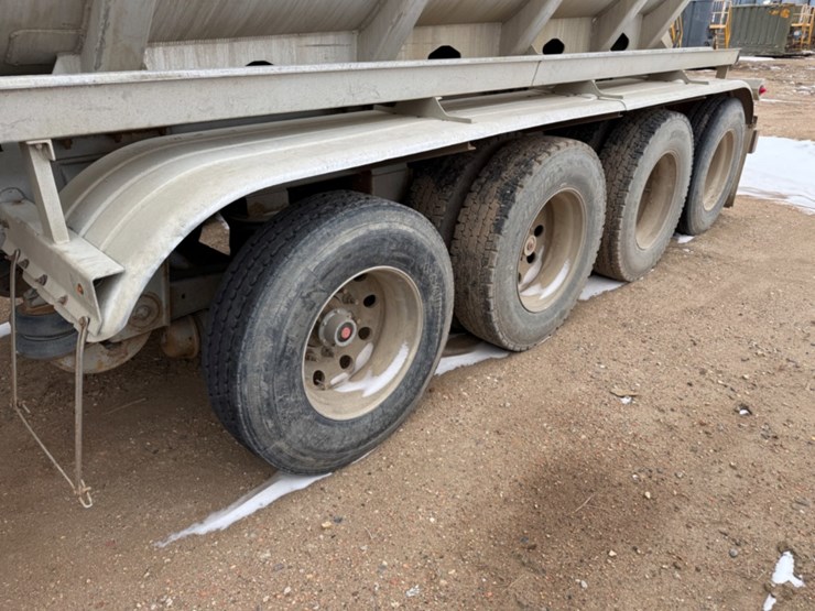 2011-dragon-4-axle-crude-trailer-image-4