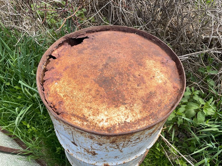 #5618-•-fiber-glass-feed-cart-image-15