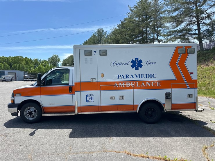 #8-•-2017-chevrolet-ambulance-4500-image-4