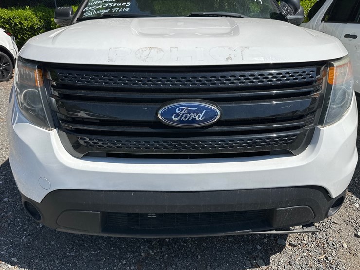 2015-ford-explorer-image-15
