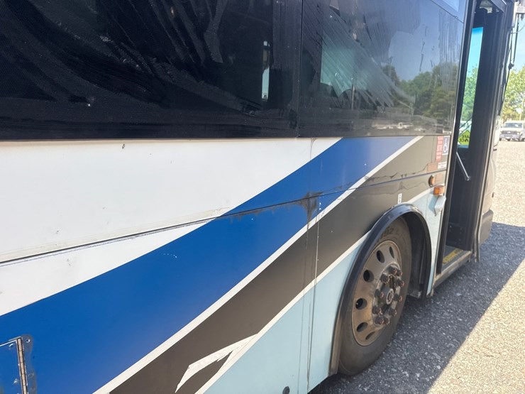 2012-gillig-low-floor-image-21