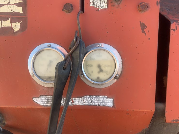 hesston-560-image-13