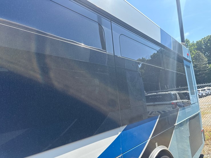 2012-gillig-low-floor-image-11
