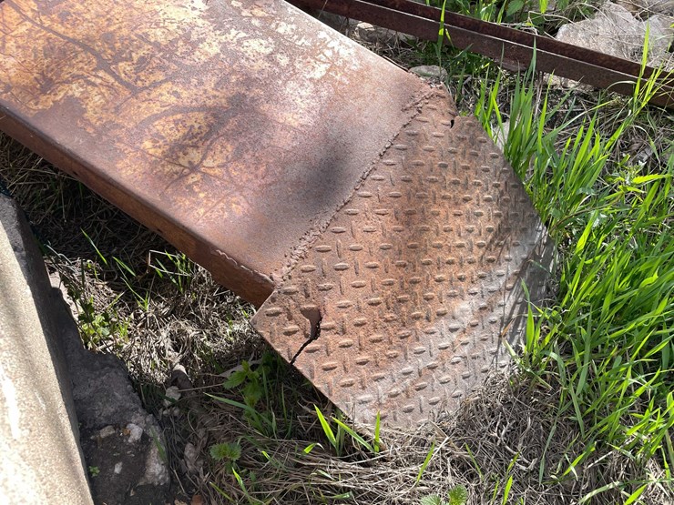 #5605-•-scrap-metal-image-24