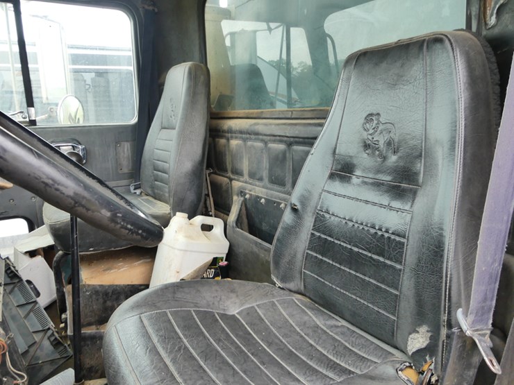 1999-mack-ch613-image-10