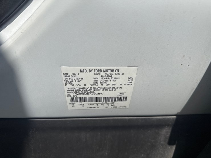 2019-ford-explorer-image-24
