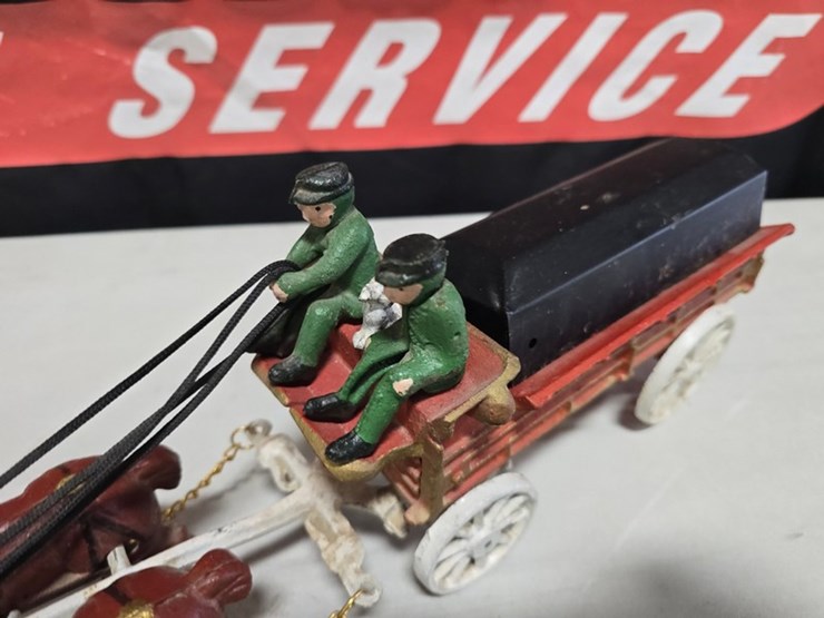 #74-•-budwieser-cast-iron-team-&-wagon-image-7