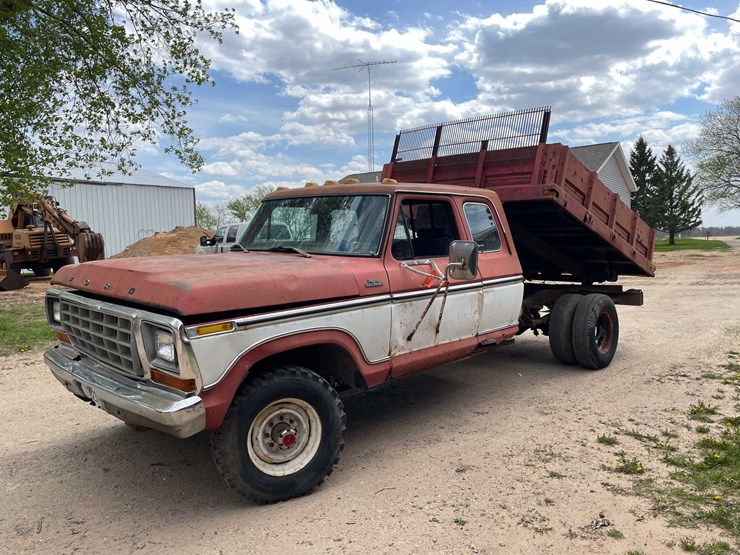 #5571-•-1979-ford-dually-with-modified-cab-image-1