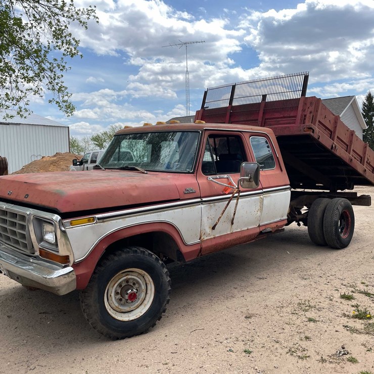 #5571 • 1979 Ford Dually with Modified Cab