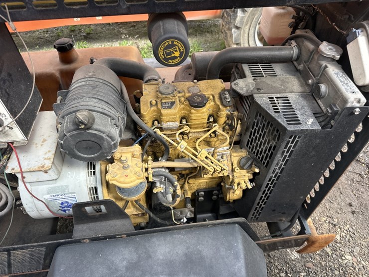 2015-caterpillar-c11-image-3