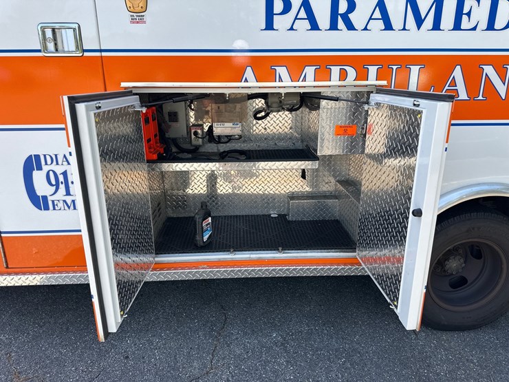 #8-•-2017-chevrolet-ambulance-4500-image-46
