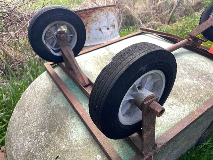 #5618-•-fiber-glass-feed-cart-image-7