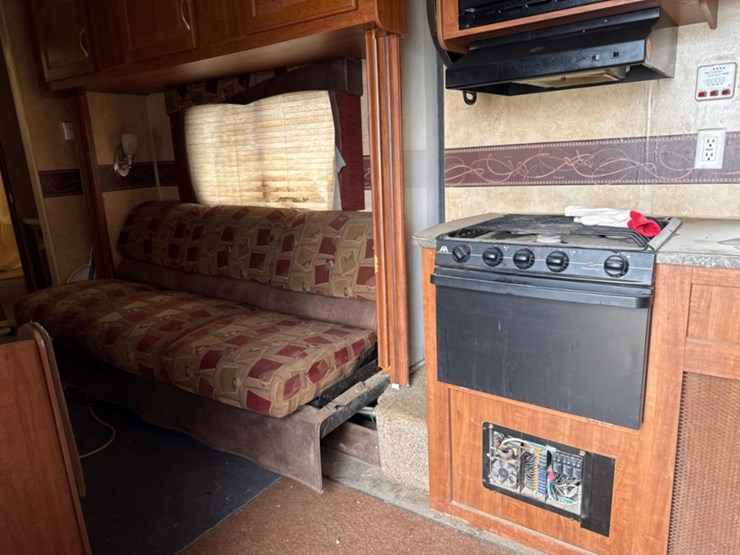2011-jayco-travel-trailer-image-3