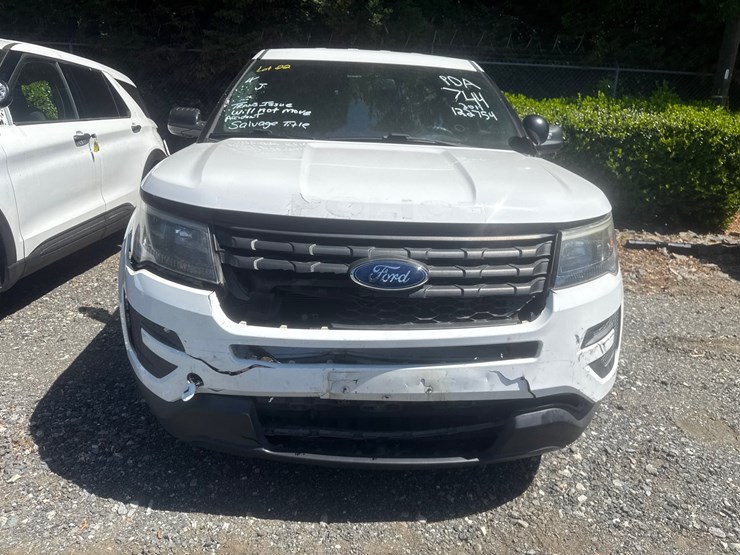 2017-ford-explorer-image-31