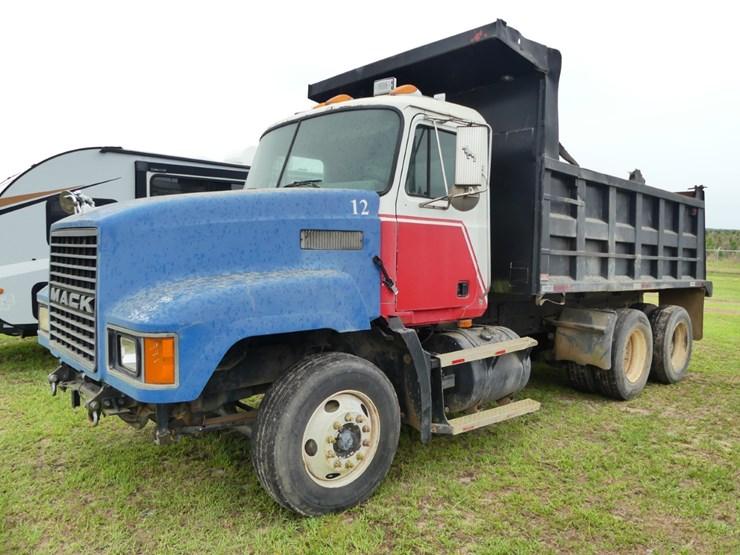 1999-mack-ch613-image-1