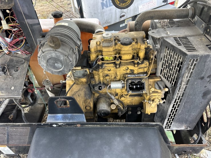 2015-caterpillar-c11-image-2