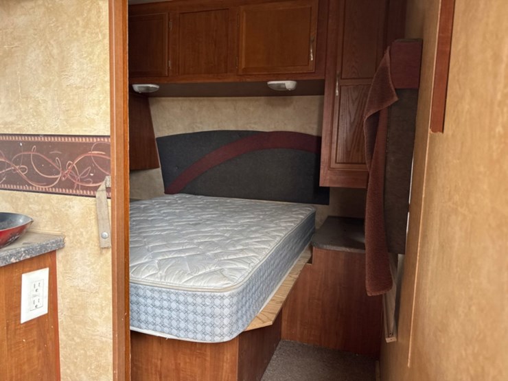 2011-jayco-travel-trailer-image-4