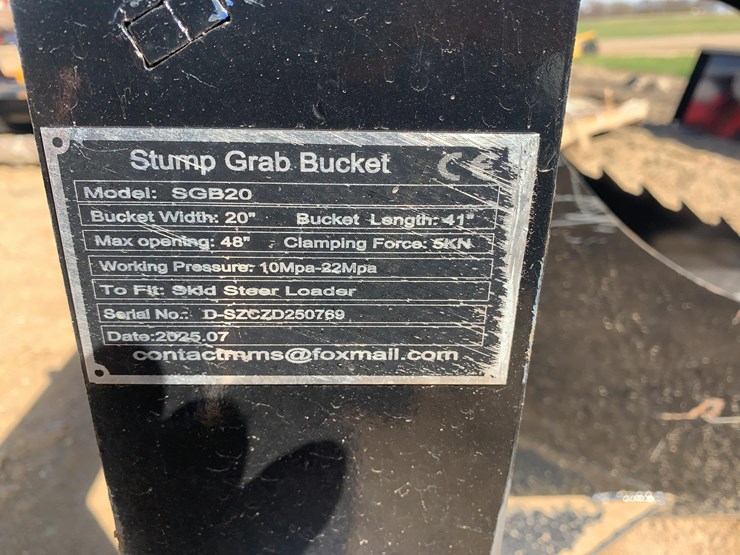 skid-steer-stump-grab-bucket-image-8