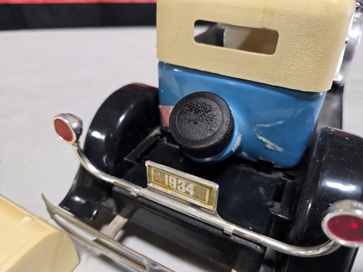 #82-•-mccormick-duesenberg-model-j-decanter-image-12