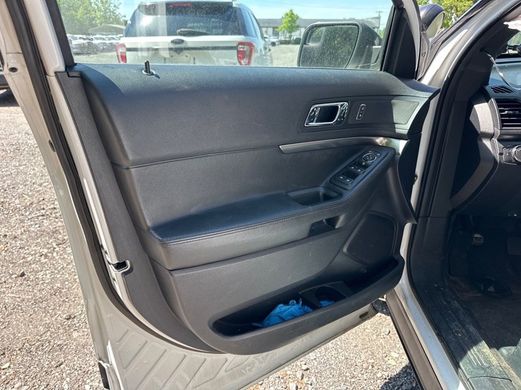 2019-ford-explorer-image-19