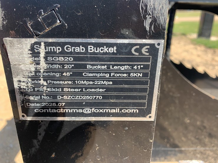 skid-steer-stump-grab-bucket-image-8