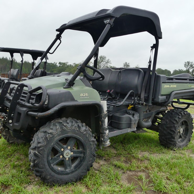 2013 John Deere 825I