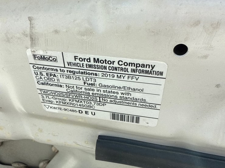 2019-ford-explorer-image-30