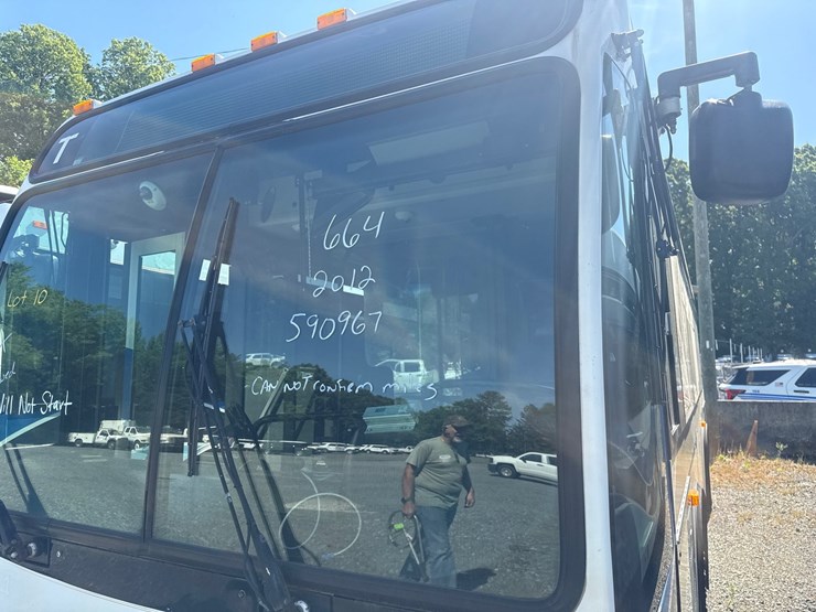 2012-gillig-low-floor-image-3