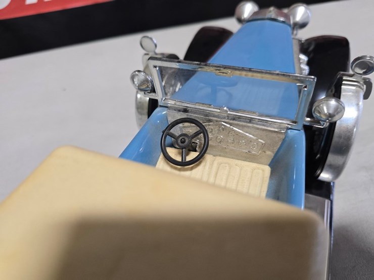 #82-•-mccormick-duesenberg-model-j-decanter-image-13