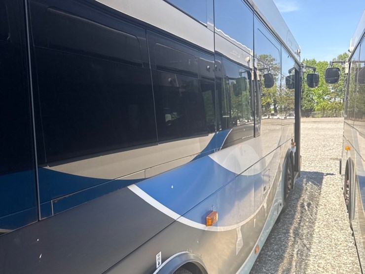 2012-gillig-low-floor-image-19