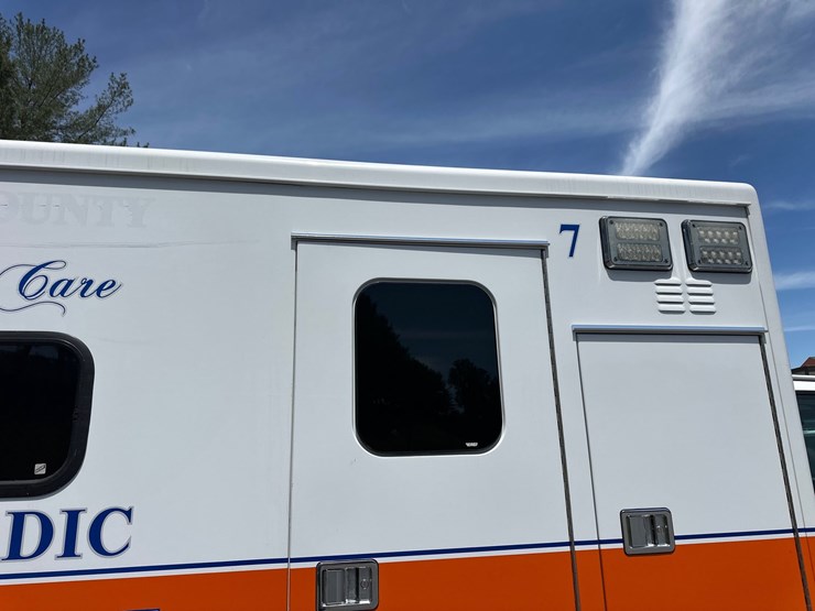 #8-•-2017-chevrolet-ambulance-4500-image-9