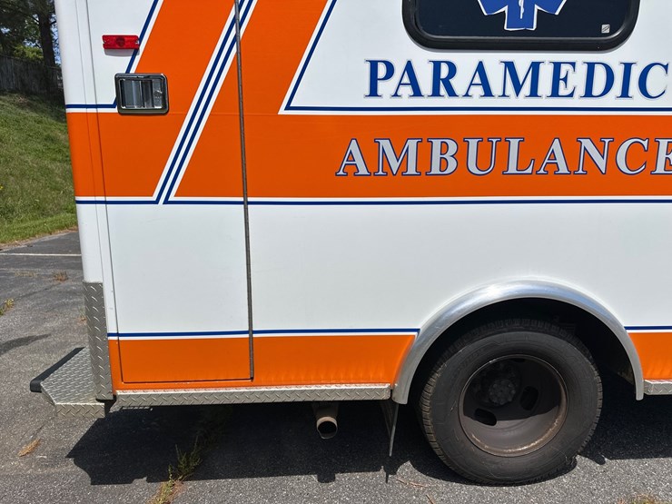 #8-•-2017-chevrolet-ambulance-4500-image-8