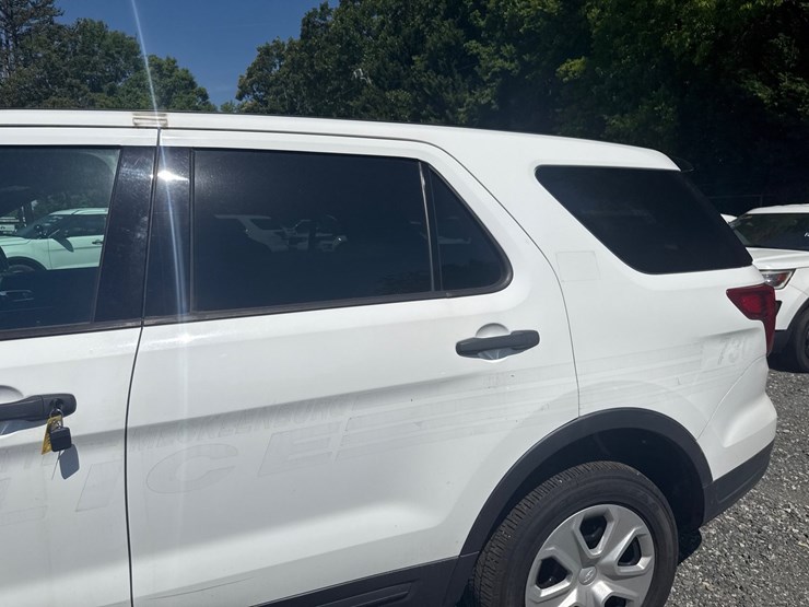 2019-ford-explorer-image-8