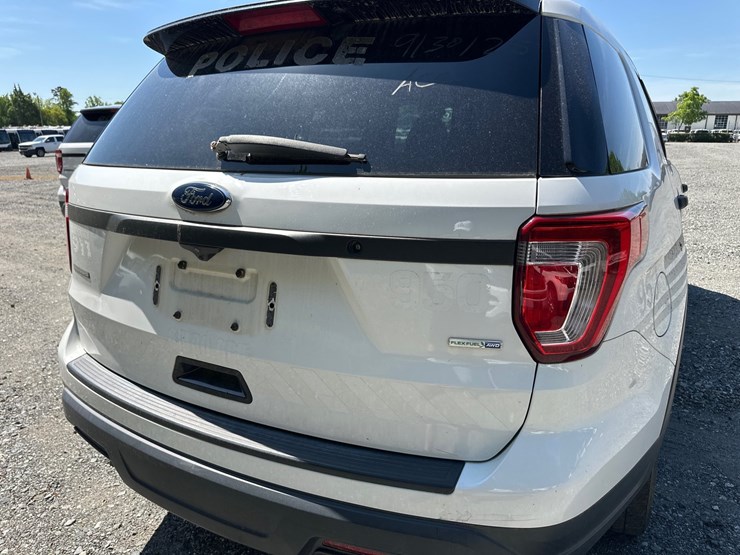 2019-ford-explorer-image-17