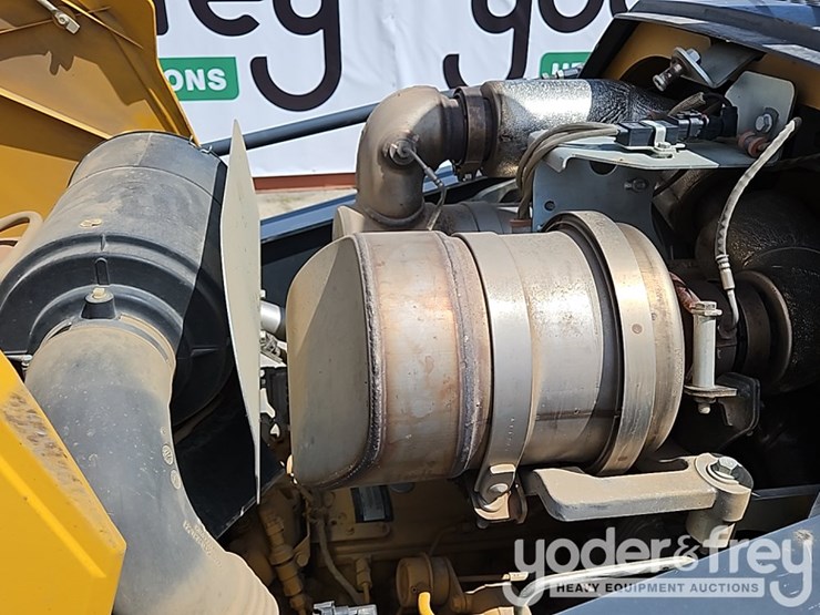2018-deere-310sl-image-32