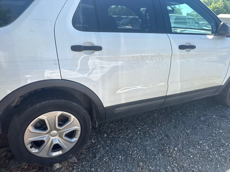 2019-ford-explorer-image-18