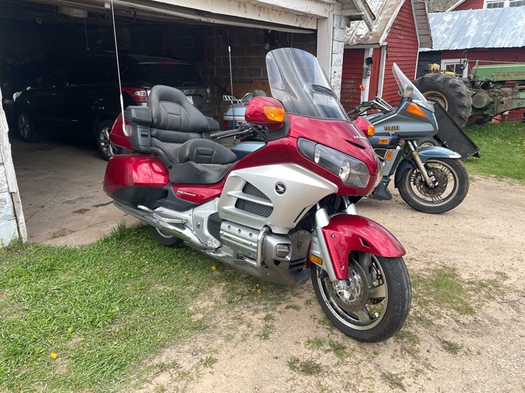 #5572-•-2012-honda-gold-wing-motorcycle-image-3