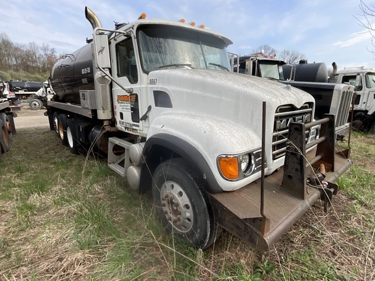 2006-mack-cv713-image-3