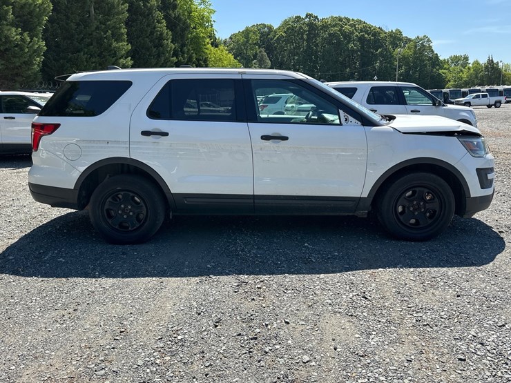 2019-ford-explorer-image-6