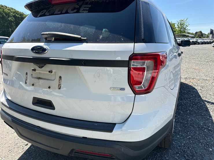 2019-ford-explorer-image-18