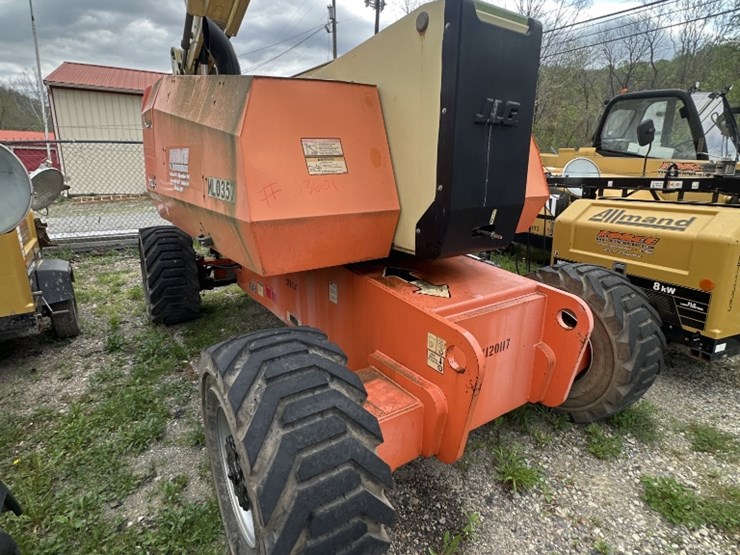 2012-jlg-800a-image-3