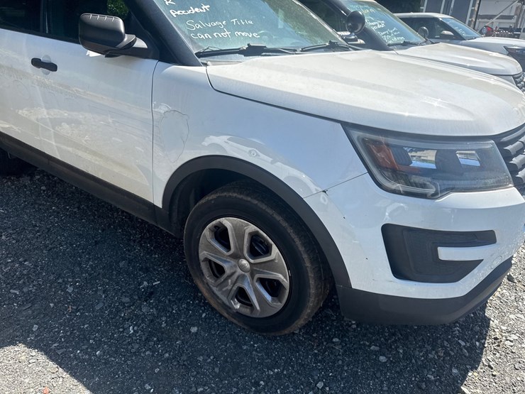 2019-ford-explorer-image-30