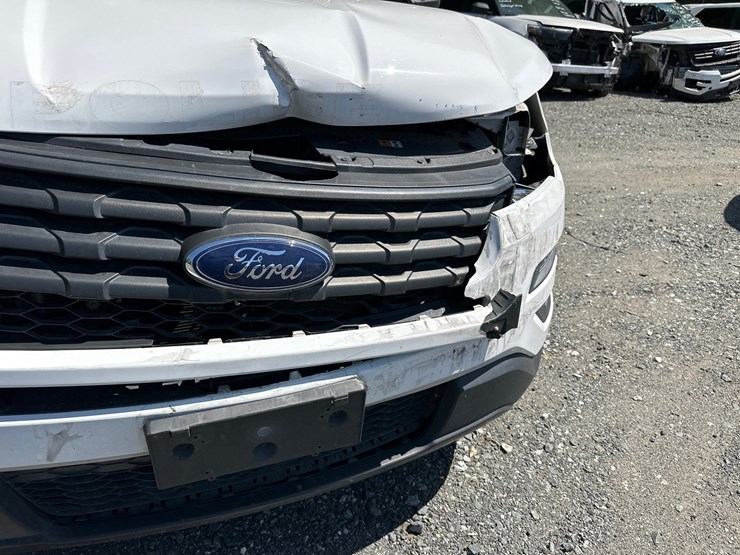 2019-ford-explorer-image-11