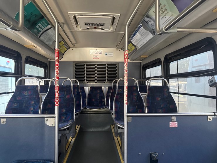 2012-gillig-low-floor-image-29