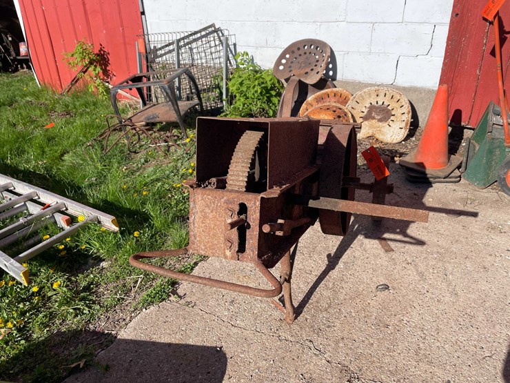 #5645-•-vintage-oliver-wagon-unloader-image-2