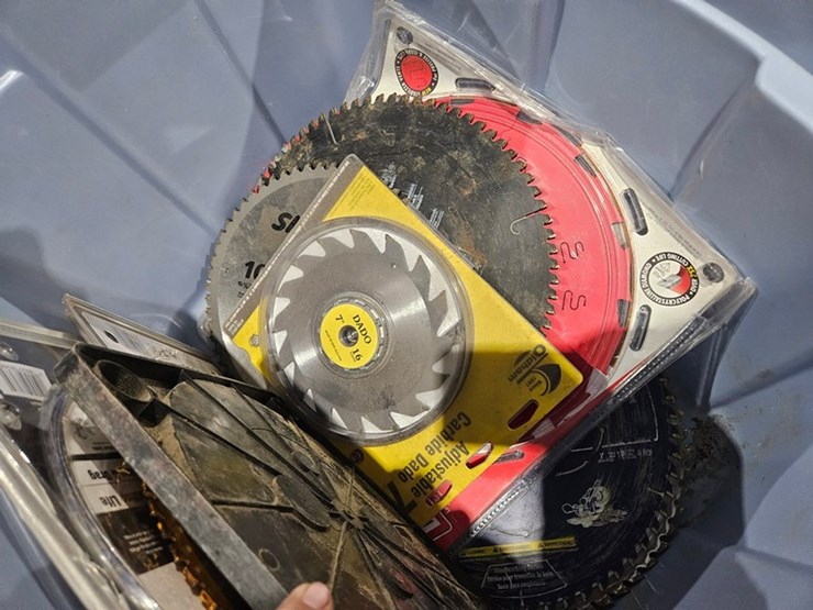#89-•-tote-of-assorted-circular-saw-blades-image-3