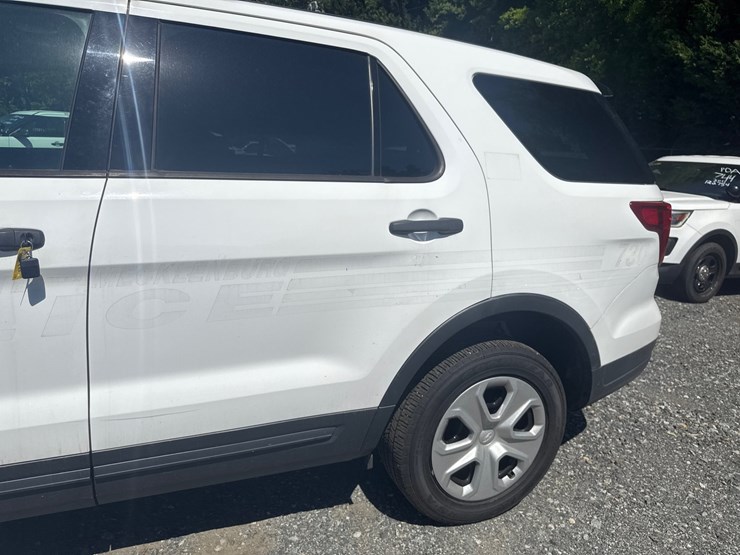 2019-ford-explorer-image-7